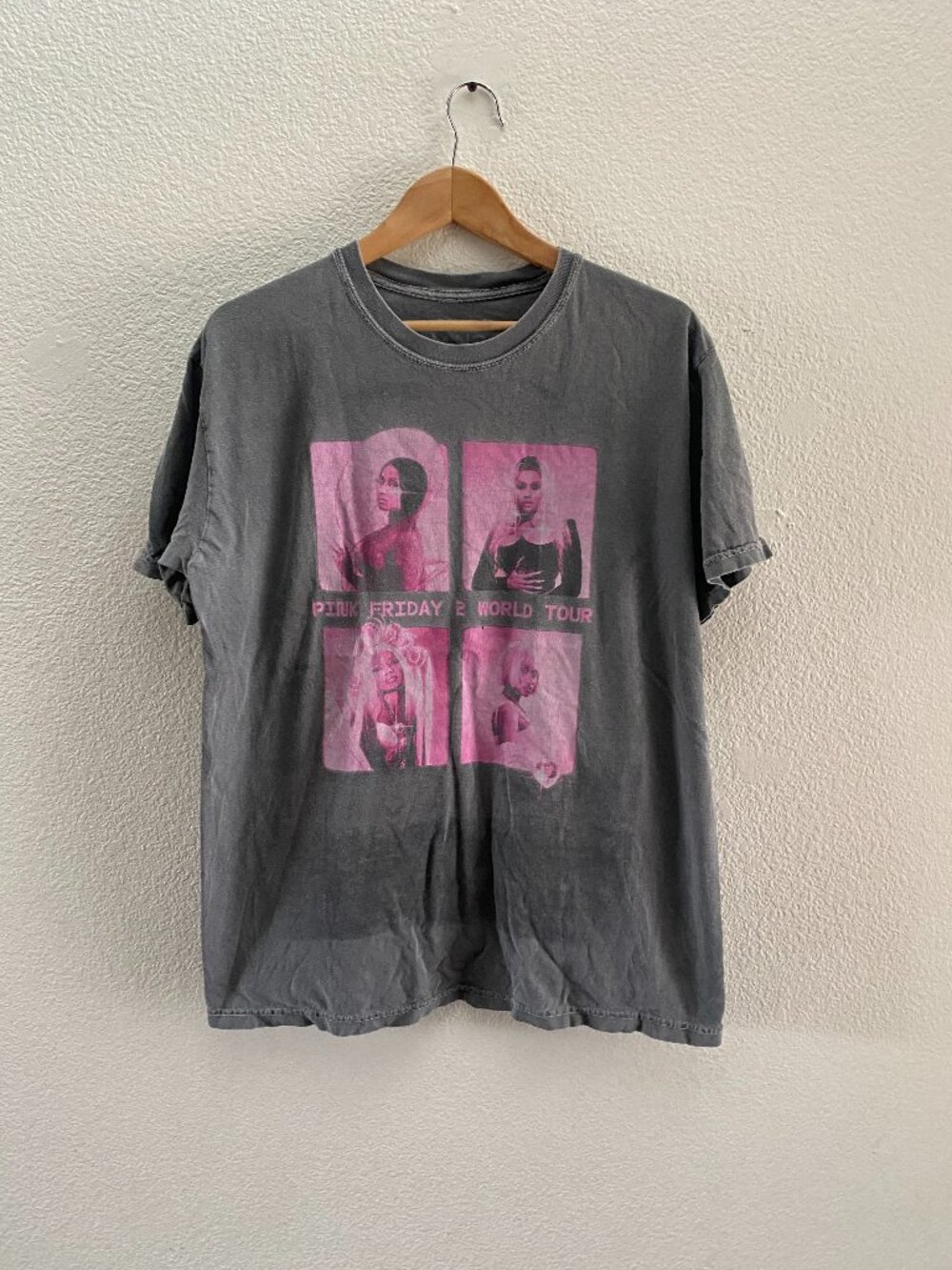 Nicki Minaj Pink Friday 2 World Tour Short Sleeve T-Shirt Large Gray Concert